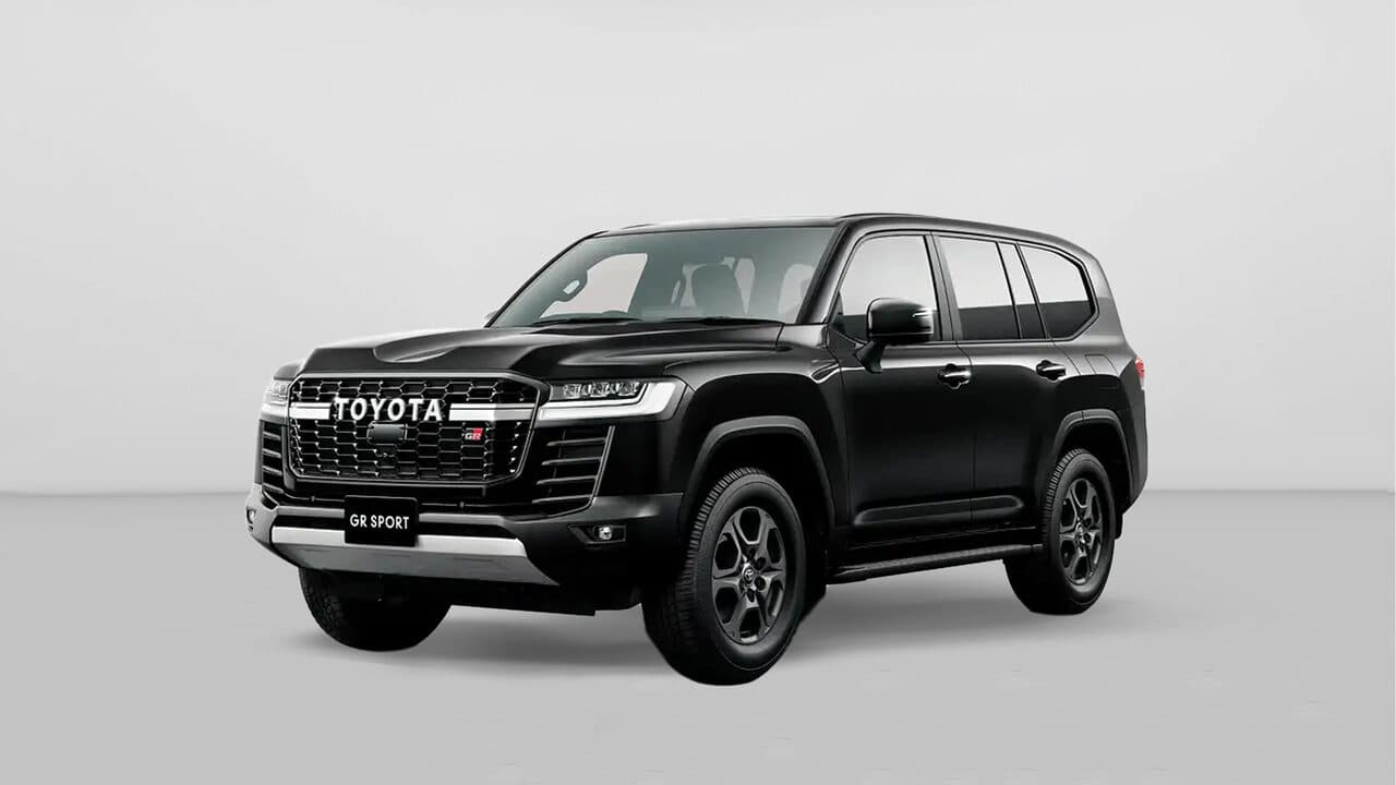 Toyota Land Cruiser 300 in Attitude Black
