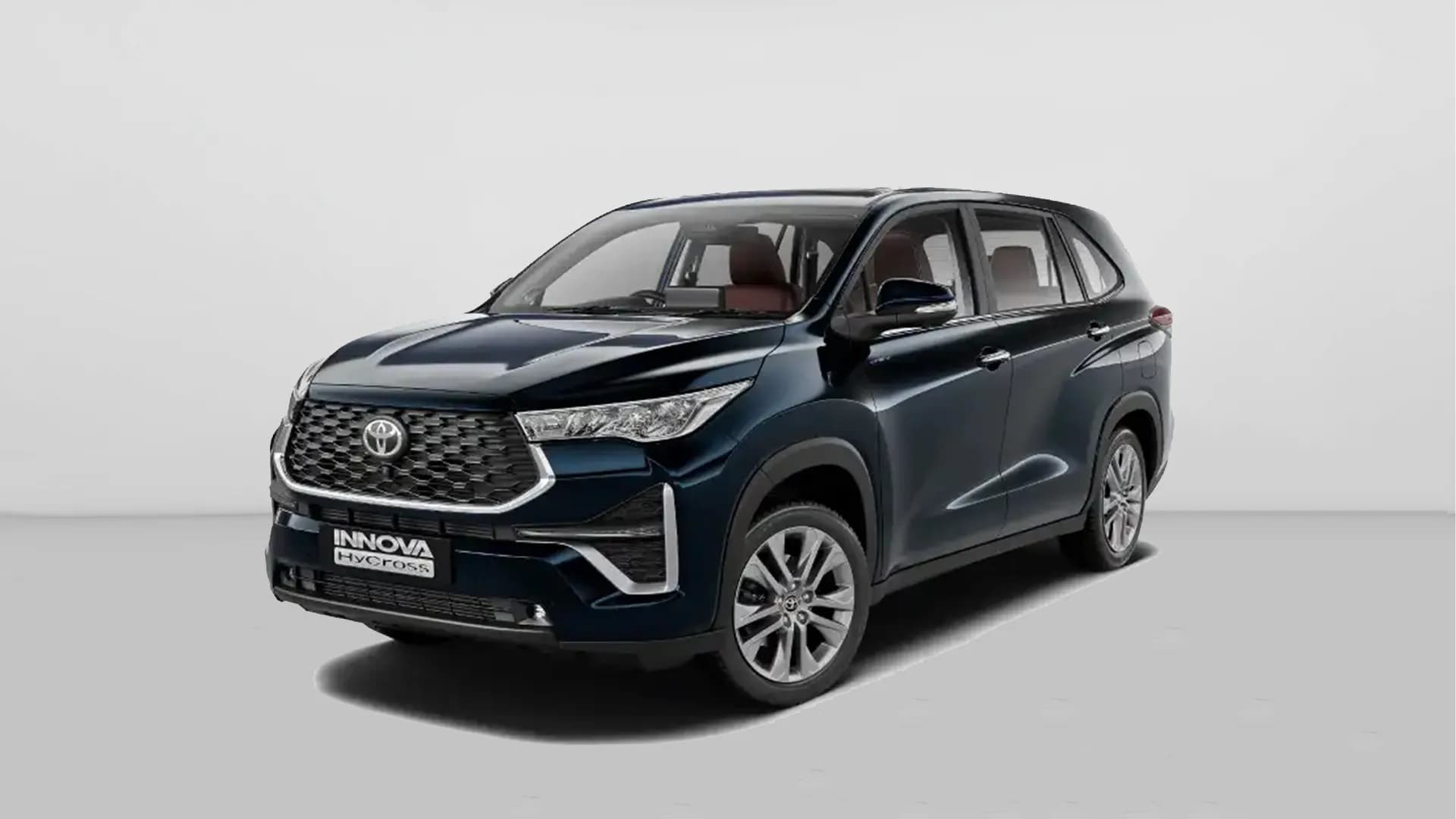 Toyota Innova Hycross in Ageha Blackish